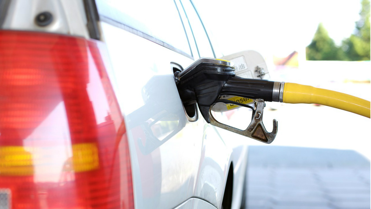 Baja gasolina en frontera norte… pero sigue más cara que en EU