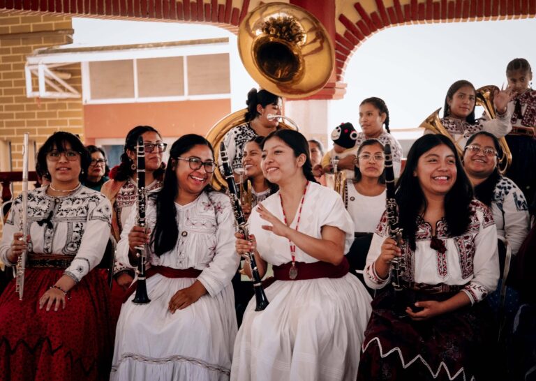 Viento Florido, la banda de mujeres oaxaqueñas que se abre camino con la música