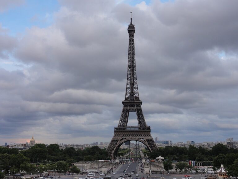 Cierra la Torre Eiffel debido a huelga del personal