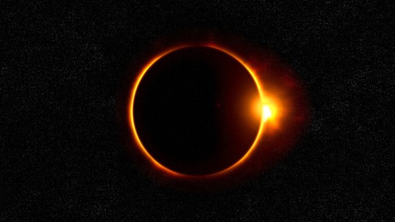 Imágenes de satélites logran mostrar el eclipse total desde el espacio